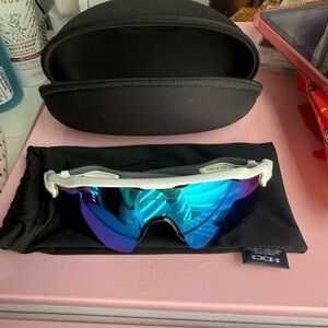 Oakley Radar EV Path